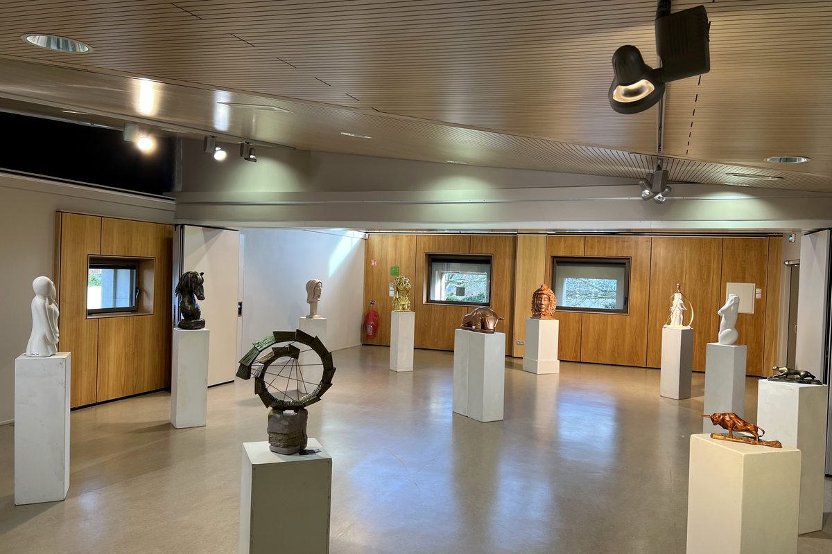 Vue d'ensemble de l'exposition Visions libres à la ferme du Charmois